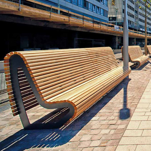Contemporary public bench - Saarbrücken - Gem. Westeifel Werke GmbH - galvanised steel / powder-coated steel / hardwood