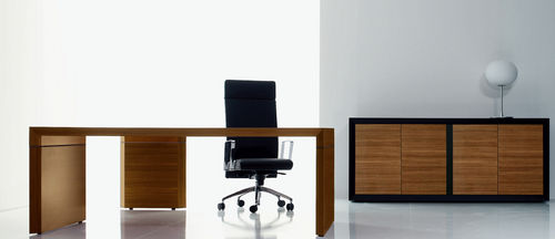Contemporary desk - SIMPOSIO - NEWFORM Ufficio - wooden / panel end / commercial