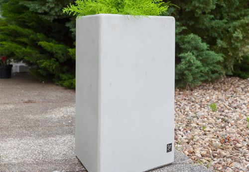 Glass fiber reinforced concrete plant pot - VIDA : 574 - SIT Urban Design - triangular / for public space