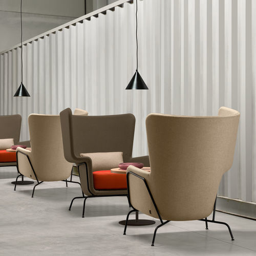 Contemporary armchair - HIP - Quinti. - fabric / wooden / tablet