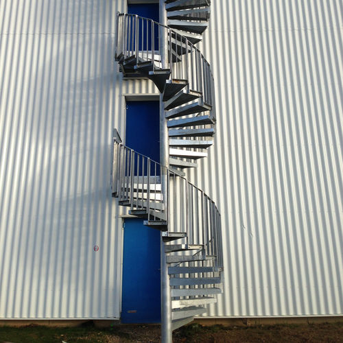 Spiral staircase - BARO - JK TECHNIC - metal step / steel frame / home