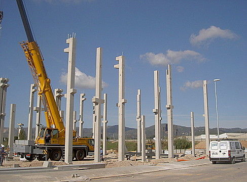 Reinforced concrete prefabricated pillar - Planas - with control panel