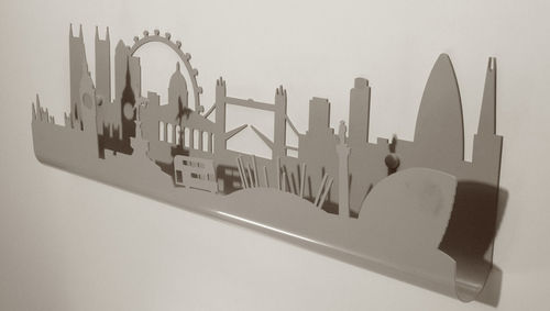 Wall-mounted coat rack - SKYLINE LONDON - Utoopic - contemporary / metal