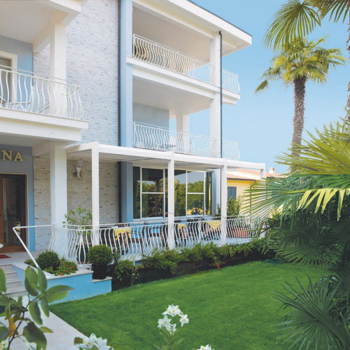 Wall-mounted pergola - FUTURA - IL CEPPO - aluminum / with mobile slats