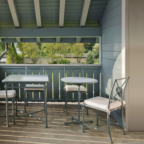 Traditional bistro table - 1800 - Tectona - lacquered aluminum / aluminum base / round