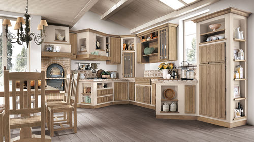 Traditional kitchen - ELENA - CUCINE LUBE - ash / with integrated handle / lacquered