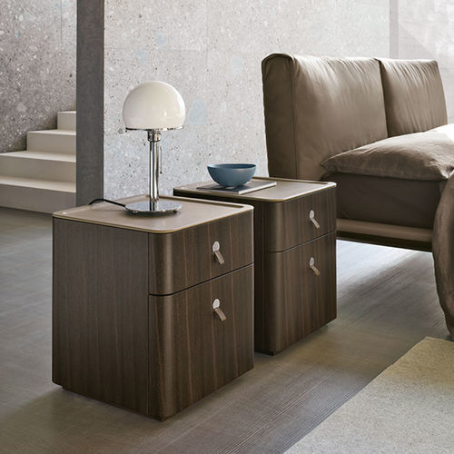 Contemporary bedside table - Kube - ALIVAR - oak / lacquered MDF / leather