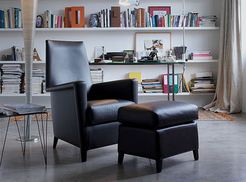 Contemporary armchair - CALVINO  - Verzelloni - leather / with footrest / by Studio Lievore Altherr Molina