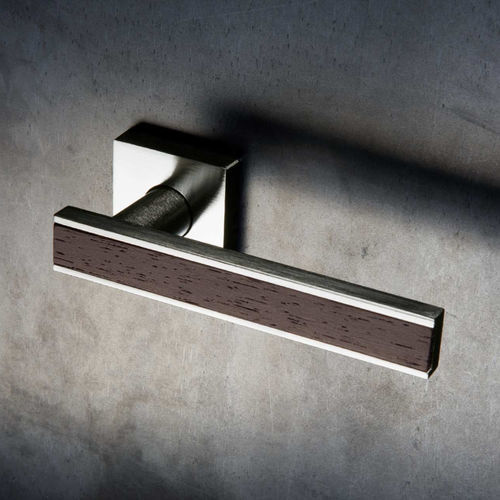 Door handle - EDGE - OLIVARI - window / brass / oak