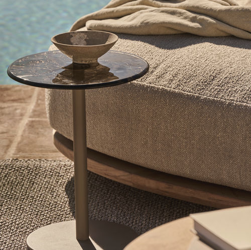 Contemporary side table - MARE - Tribù - tempered glass / aluminum base / round
