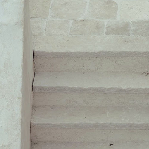 Natural stone step - GENIUS EGNATIA - Manzi Marmi S.r.l. - for hot tubs / for bathtub / non-slip