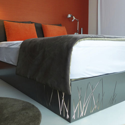 Double bed - BPLAN - contemporary / with shelf / metal