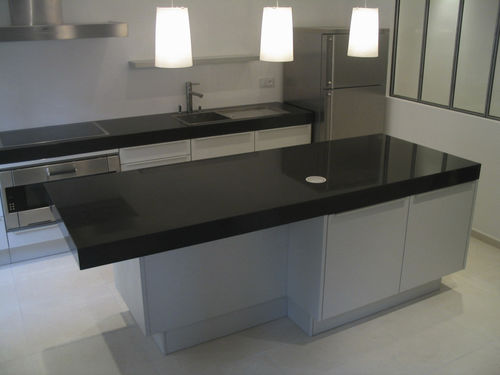 Contemporary kitchen - LIGHTWEIGHT STONE : BLACK GRANITE - BROCATELLE - wooden / island / handleless