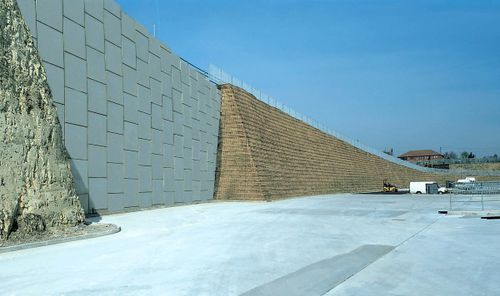 Concrete retaining wall - Phi Group - modular