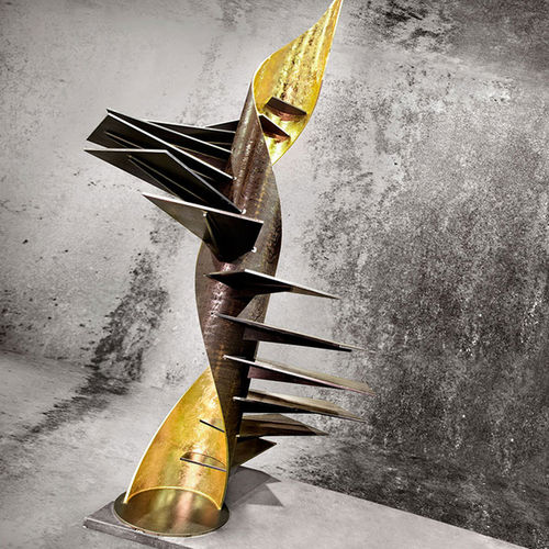 Spiral staircase - SKULPTURA : "LEAF" GOLD - Officine Sandrini - metal step / metal frame / home