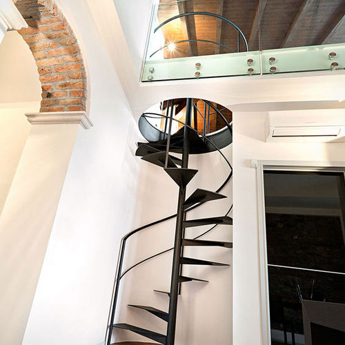 Spiral staircase - VITRE - Officine Sandrini - metal step / metal frame / home