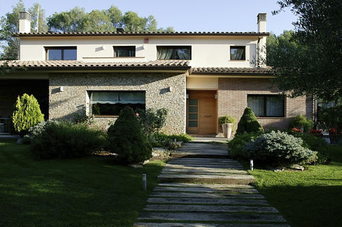 Prefab house - HDS : BEGUES - HORMIPRESA - eco-friendly / contemporary / two-story