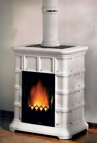 Wood heating stove - VANIA  - KARMEK ONE SRL - traditional / ceramic / earthenware