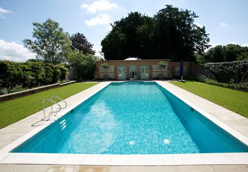 Lap swimming pool - OXFORDSHIRE - GUNCAST SWIMMING POOLS - outdoor / in-ground / stone
