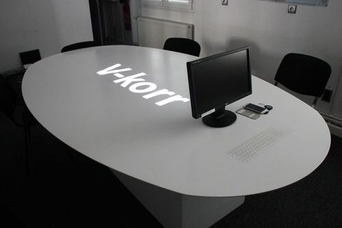 Contemporary desk - 2 - V-korr Creative Surface - integrated wireless charger / integrated touch keyboard / panel end