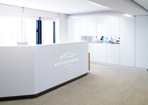 Solid Surface reception desk - 7 - V-korr Creative Surface - illuminated