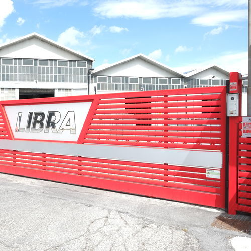 Louvered fence - CANC. SCORR. LINEAR - Libra Industriale spa - residential / metal / perforated