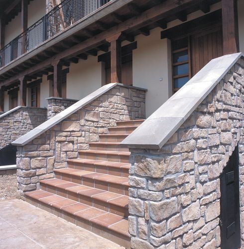 Garden enclosure wall coping - TAL Series - SAS PREFABRICADOS DE HORMIGON SA - stone / engineered stone / double-slope