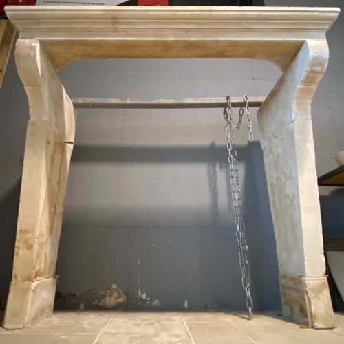 Traditional fireplace mantel - 202106 - bca materiaux anciens - stone / limestone / central