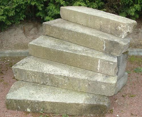 Basalt step - bca materiaux anciens - granite / sandstone / limestone