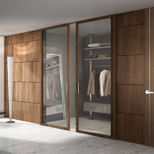 Contemporary walk-in wardrobe - COSTA MARFIL : VERDEJO - Portes Castalla - oak / glass / with sliding door