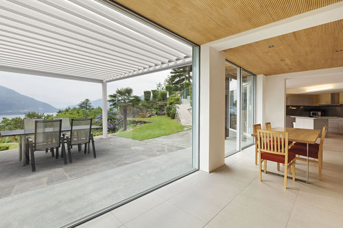 Wall-mounted pergola - PARTERRE : FLAP ONE - Frigerio Living - aluminum / with mobile slats / modular