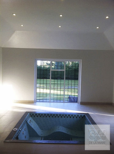 Indoor swimming pool - PIAZZA LOUNGER - Spa De La Mare - in-ground / concrete / for hydrotherapy