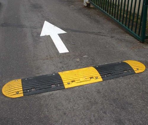 Public space speed bump - TTS