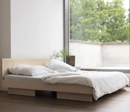Double bed - ZIANS - OBJEKTE UNSERER TAGE - contemporary / with headboard / ash