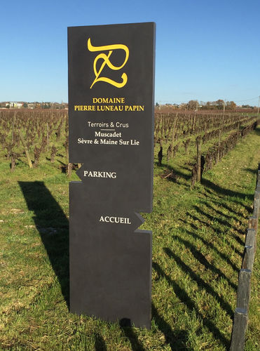 Signage totem - MINERAL - MOBILUM - for public space