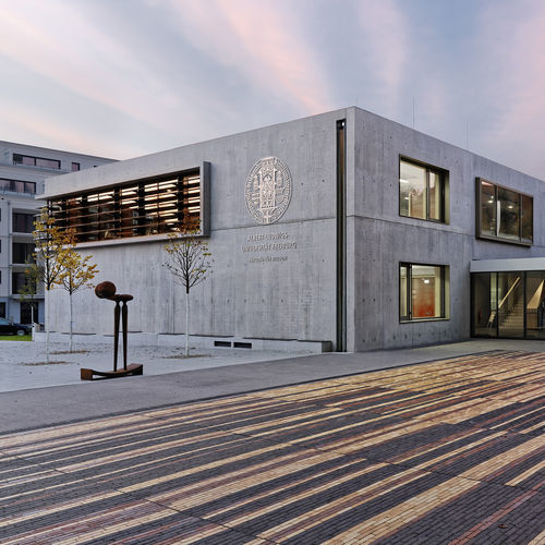 Louvered solar shading - INTEGRAL - Hahn Lamellenfenster GmbH - glass / window / vertical