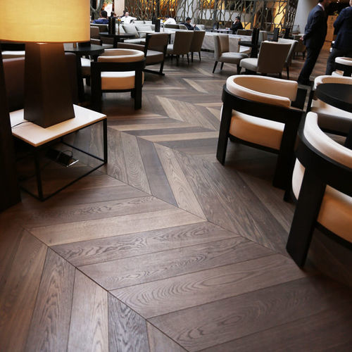 Engineered parquet floor - CA' CORNER - FOGLIE D'ORO BY LATIFOGLIA - oak / chevron / brushed
