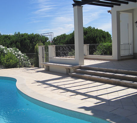Stone swimming pool coping - Julipedra - corner / curved