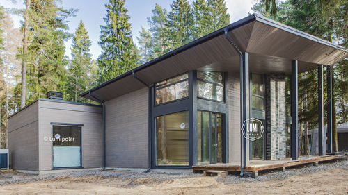 Modern house - KOMANDOR 466 - Lumi Polar - single-story / wooden / glass