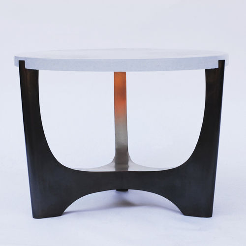 Contemporary side table - SPINA - Atelier Stefan Leo - glass / bronze / round