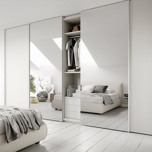 Contemporary wardrobe - cinquanta3 - lacquered wood / sliding door / mirrored