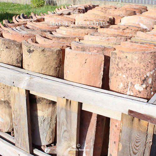 Barrel roof tile - Lotto 014 - MAESTRI DEL COTTO - clay