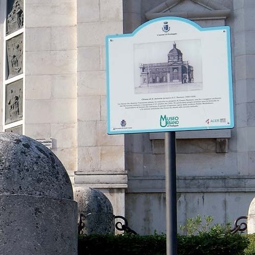 Commercial information panel - LEGGÌO - Ghisamestieri - for public space