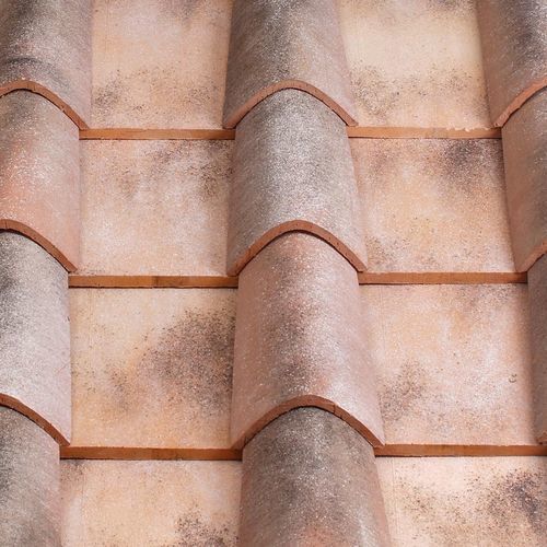 Imbrex roof tile - UNIKA® FALDA CHIARO ANTICATO - Fornace laterizi Vardanega Isidoro srl - ridge / clay / large