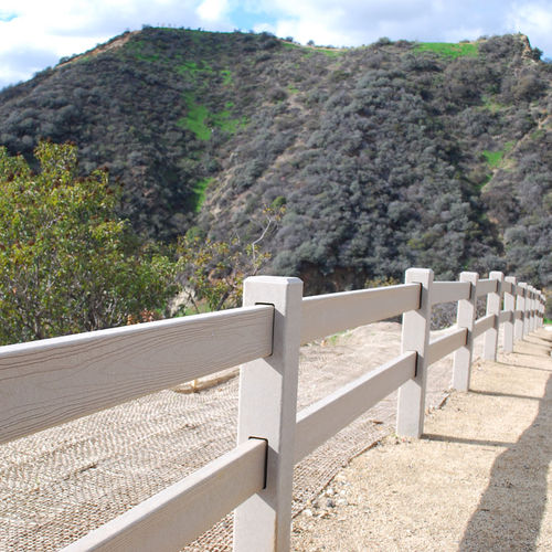 Fence with panels - URBANDESIGN - for public spaces / recycled plastic