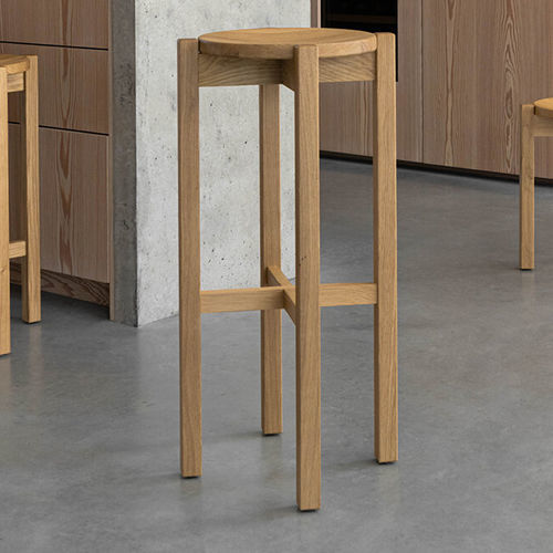 Contemporary bar stool Base Studio H&K B.V. oak / wooden base / 4