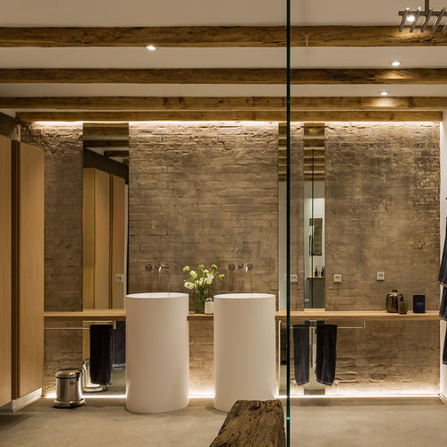 Contemporary bathroom - MULTIFORM - oak / custom-made
