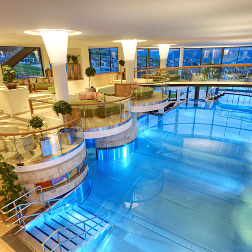 Overflow swimming pool - SCHLOSSHOTEL FISS - BERNDORF METALL- UND BÄDERBAU GMBH - indoor / outdoor / indoor