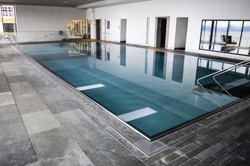 Overflow swimming pool - HOTEL SOLSTRAND - BERNDORF METALL- UND BÄDERBAU GMBH - indoor / outdoor / indoor