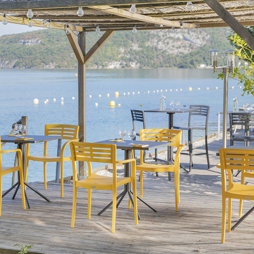Contemporary bistro table - RAMATUELLE - GROSFILLEX - steel / lacquered steel / square